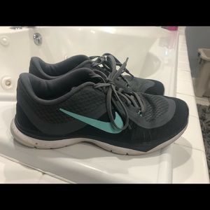 Nike tennis shoes